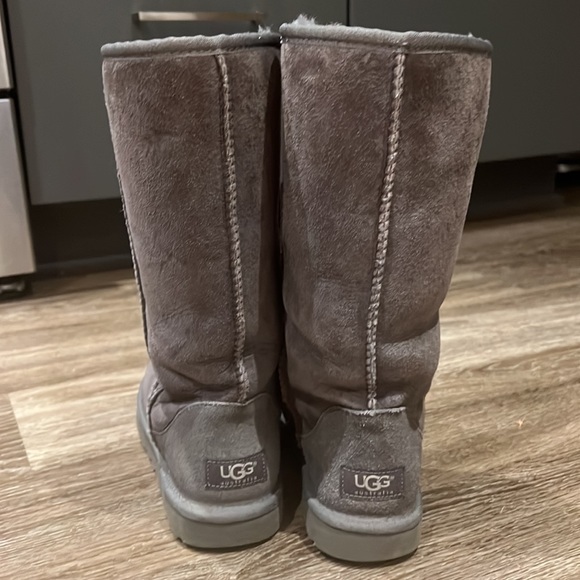 UGG Classic Tall Boot - Picture 3 of 6